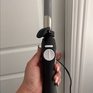 Beachwaver S1 curling iron. Used only 2 times.